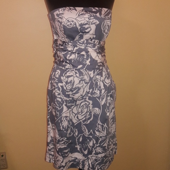 Banana Republic Dresses & Skirts - Banana Republic floral print strapless dress sz 8